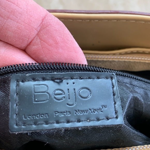 BEIJO top handle bag, maroon patent leather, tan trim, silver feet, zipper top. - Picture 12 of 17